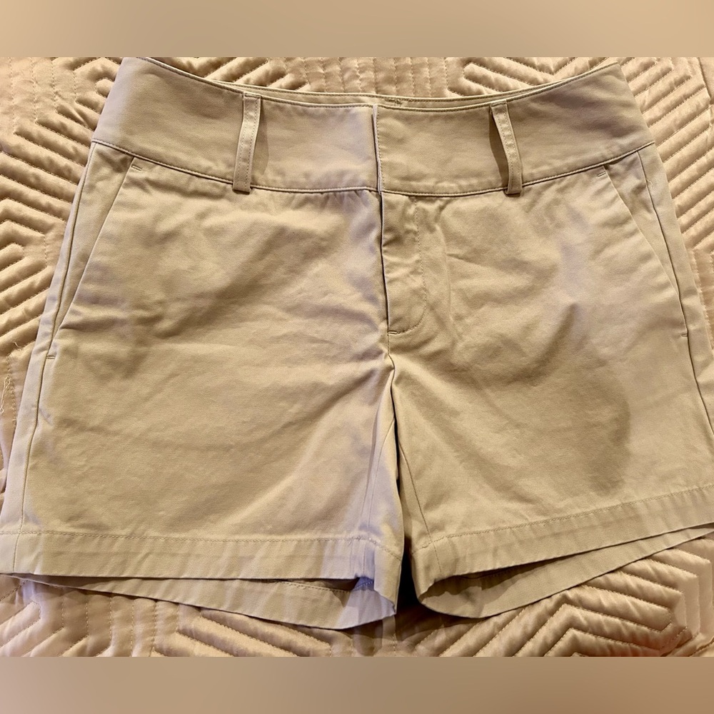 Banana Republic Factory Khaki Shorts 6 EUC